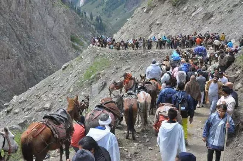 Amarnath yatra: तीर्थयात्रियों का नया जत्था गुफा मंदिर के लिए रवाना