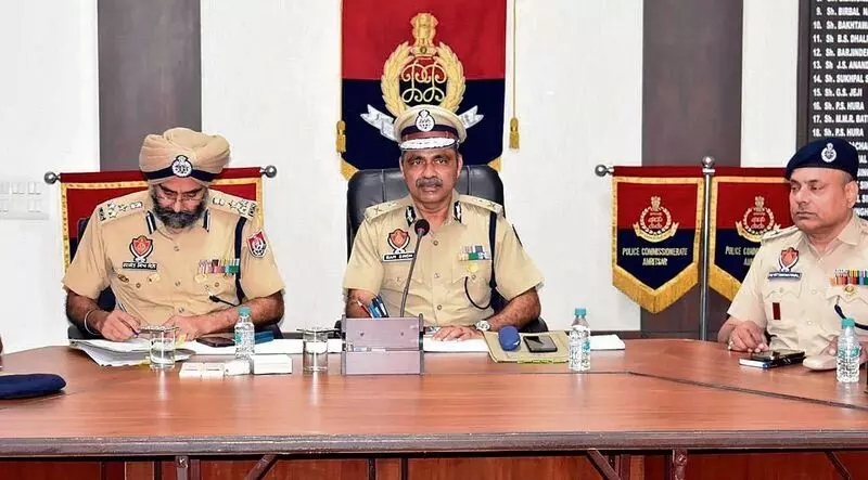 ADGP ने वरिष्ठ पुलिस अधिकारियों से की बातचीत