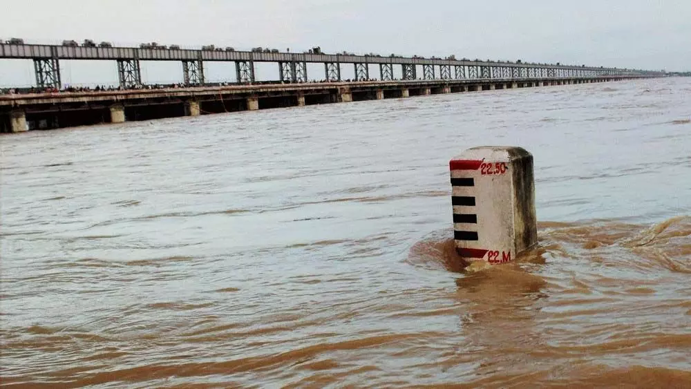 Mahanadi का जलस्तर बढ़ने पर ओडिशा के 10 जिलों के लिए अलर्ट जारी किया