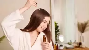 Hair Serum: घर पर ही तैयार करें बाजार जैसा हेयर सीरम