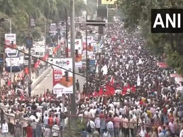 West Bengal: पूर्व सीएम बुद्धदेव भट्टाचार्य की अंतिम यात्रा में उमड़ा जनसैलाब