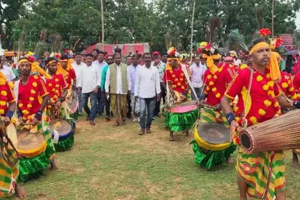 Ghatshila : विश्व आदिवासी दिवस के उपलक्ष्य में कई कार्यक्रम का आयोजन