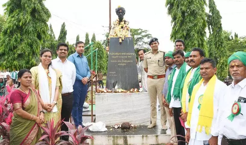 Adilabad में विश्व आदिवासी दिवस मनाया गया