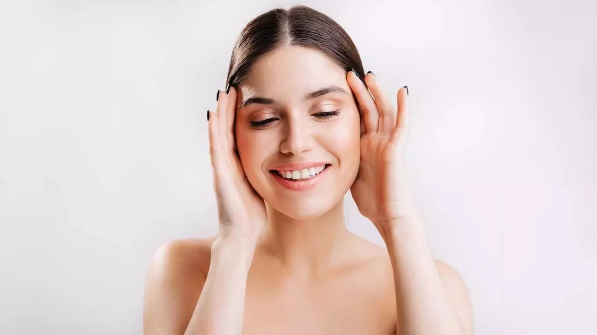 Beauty tips: रोजाना रात में चेहरे लगाएं ये चीजें, मिलेगा गजब का निखार