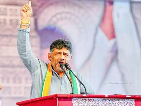 Shivakumar ने डी-नोटिफिकेशन मामलों में केंद्रीय मंत्री कुमारस्वामी को बेनकाब करने का दावा किया