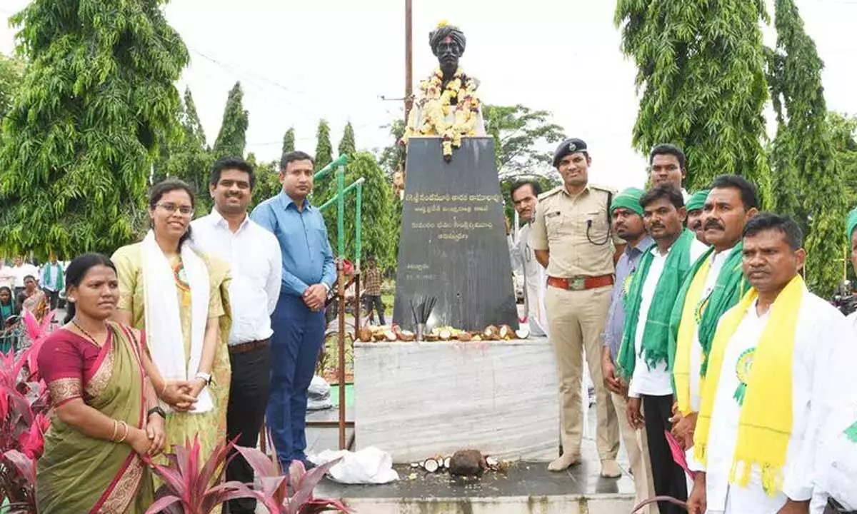 Adilabad में विश्व आदिवासी दिवस मनाया गया