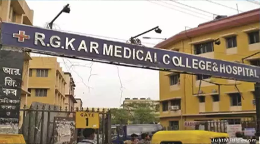 Hospital में महिला डॉक्टर का मिला अर्धनग्न शव, परिवार ने लगाया बलात्कार का आरोप