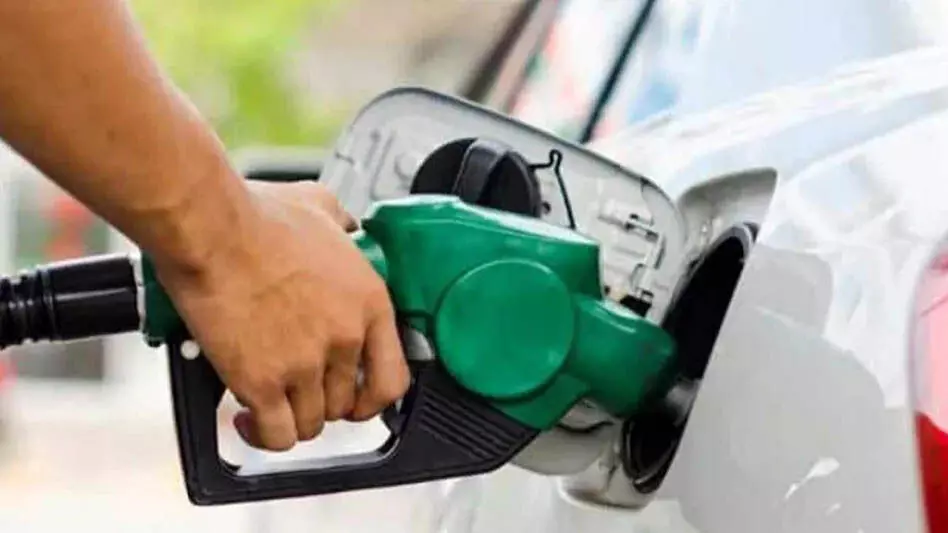 Petrol And Diesel Fuel की नई कीमतें शनिवार को प्रकाशित की गई