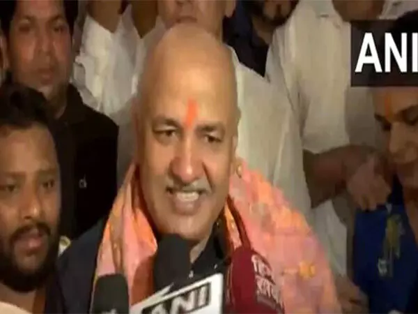 Manish Sisodia ने कनॉट प्लेस के हनुमान मंदिर में पूजा-अर्चना की