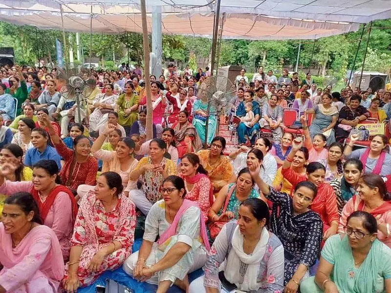 Haryana  : पीजीआईएमएस प्रशासन ने नर्सिंग स्टाफ की हड़ताल के बीच डॉक्टरों की छुट्टियां रद्द कीं