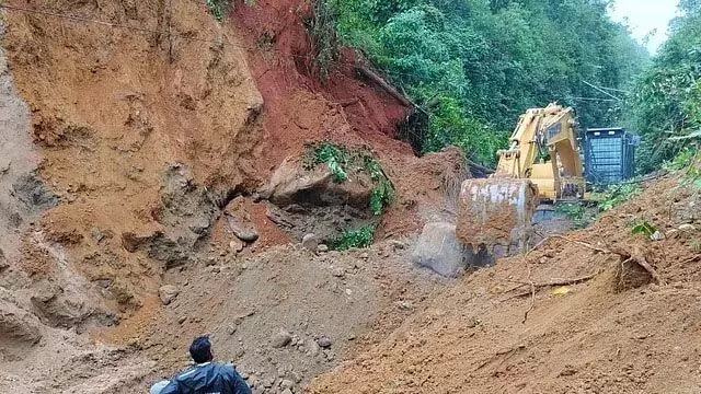 भूस्खलन के कारण Mangaluru-Bengaluru के बीच रेल सेवाएं प्रभावित