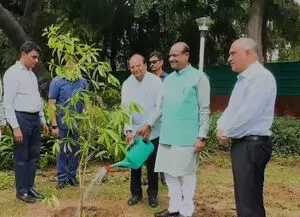 लोकसभा अध्यक्ष ओम बिरला ने लगाया रुद्राक्ष का पौधा, बोले- पर्यावरण संरक्षण एक प्रोजेक्ट नहीं बल्कि पूजा