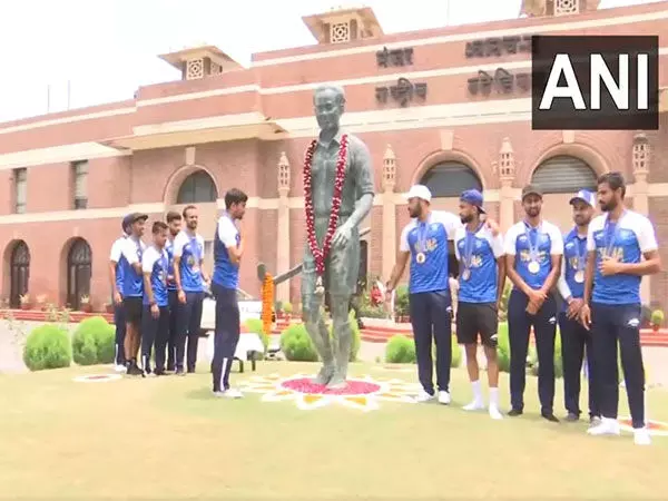 Indian hockey team के खिलाड़ियों ने महान मेजर ध्यानचंद को श्रद्धांजलि दी