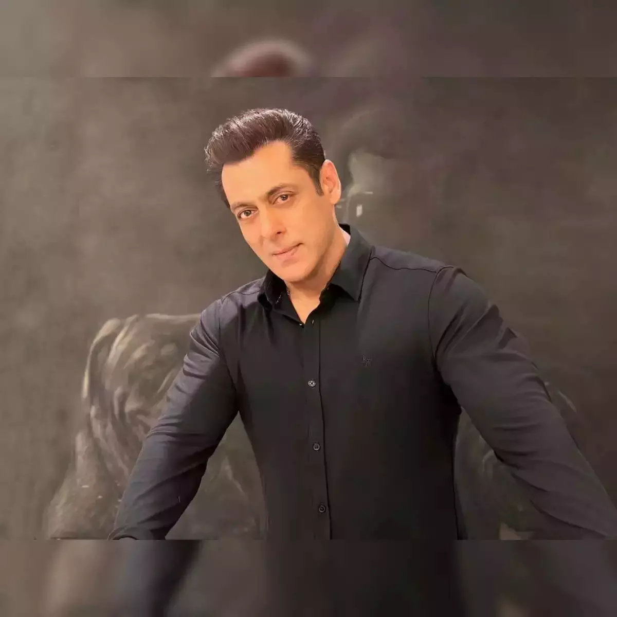 Salman Khan ने एंग्री यंग मेन की रिलीज की तारीख की घोषणा की