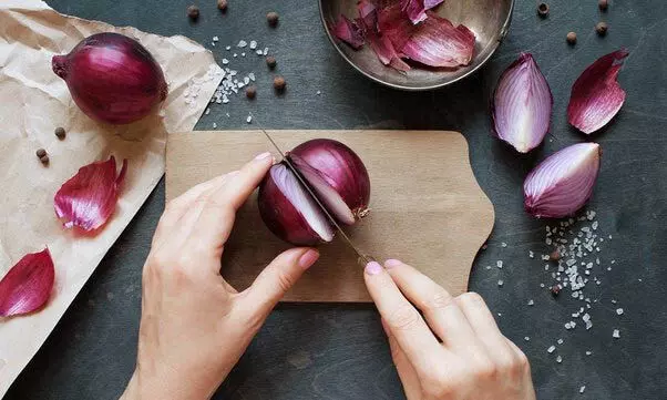 Onion and coriander मसालों की तीखी गंध को भी खत्म करे