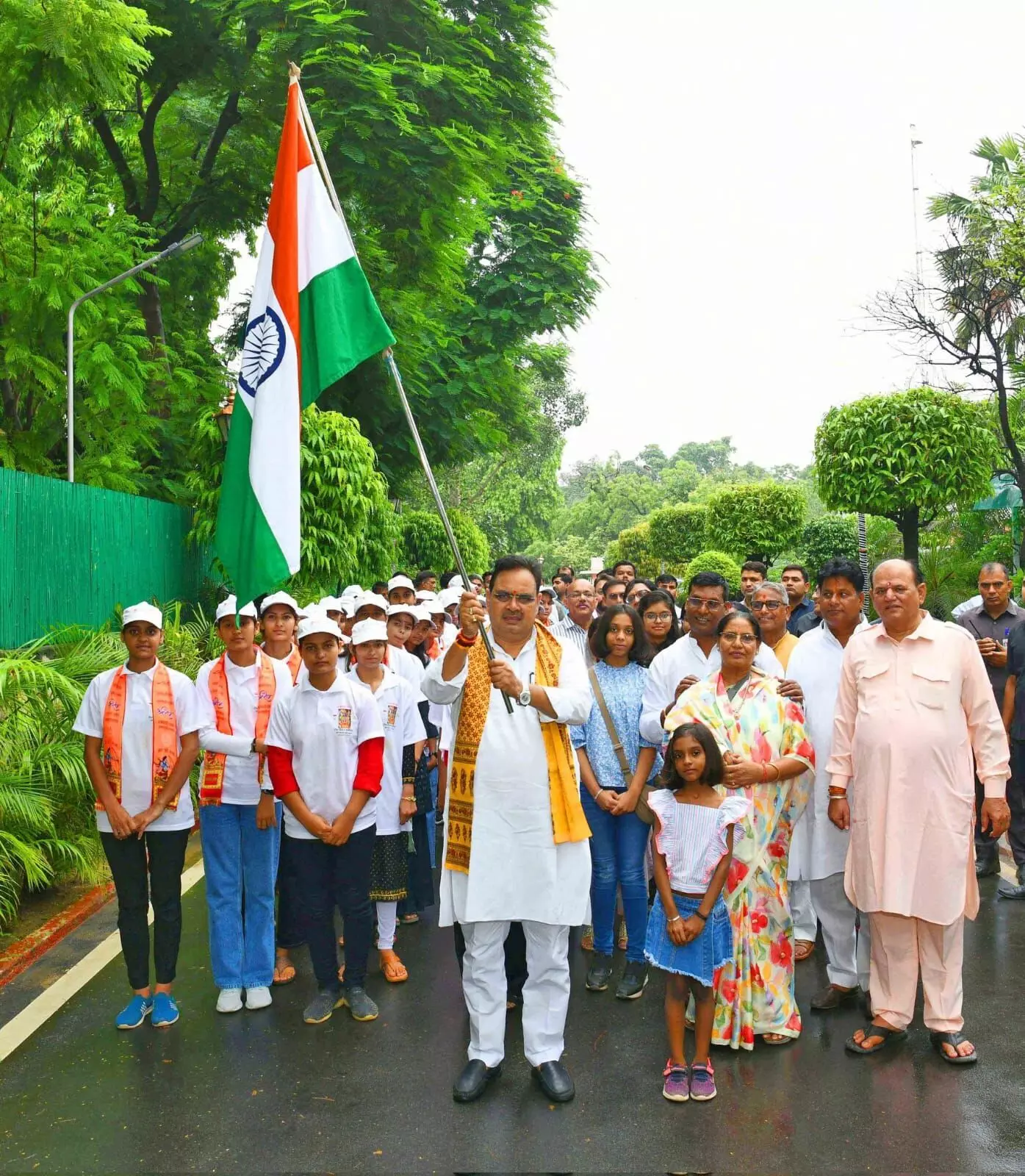 CM सिकराय विधायक द्वारा छात्राओं को हवाई मार्ग से अयोध्या दर्शन की पहल