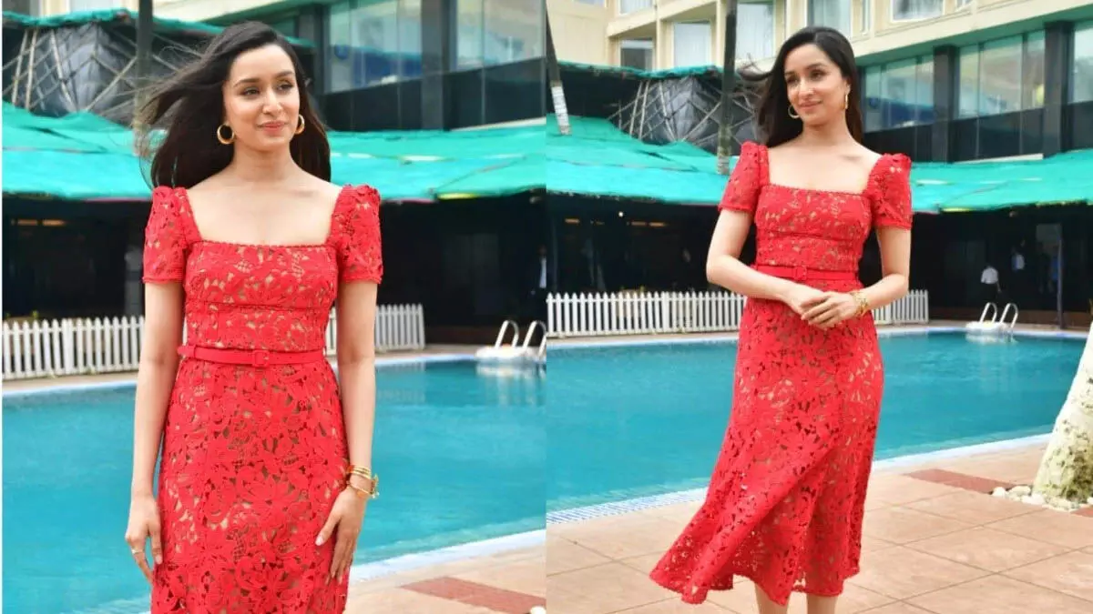 Shraddha Kapoor ने खूबसूरत लाल सिल्क ड्रेस की झलक दिखाई