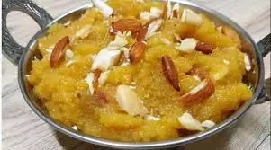 Halwa: घर में बनाये कुछ नया डिश में मूंग दाल का हलवा