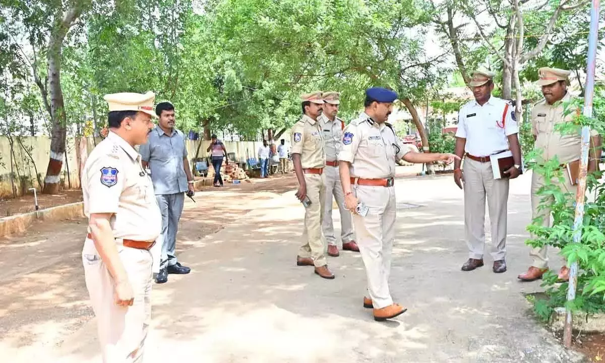 Telangana: राचकोंडा सीपी ने पुलिस स्टेशनों का निरीक्षण किया