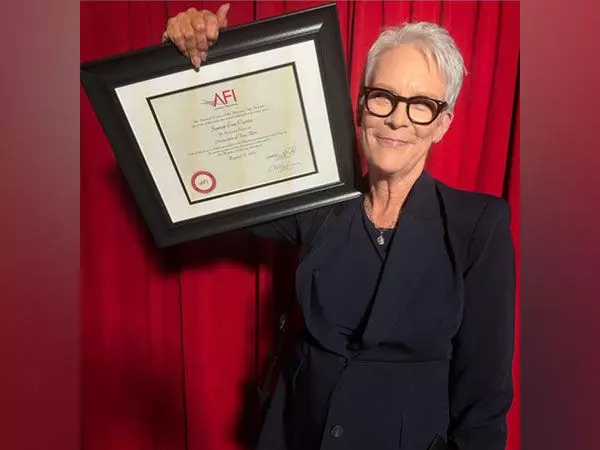 Jamie Lee Curtis ने अमेरिकन फिल्म इंस्टीट्यूट से मानद उपाधि प्राप्त करने के बाद अपनी यात्रा पर विचार किया