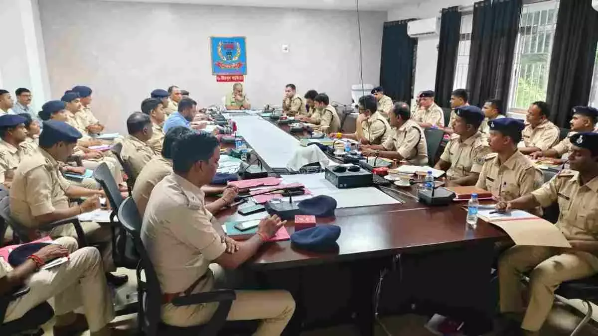 Kiriburu: पुलिस पदाधिकारी 15 अगस्त के मद्देनजर सतर्कता बरतें : एसपी