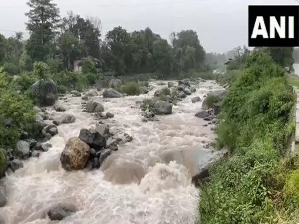 Himachal Pradesh: धर्मशाला शहर में बारिश, नदियाँ उफान पर