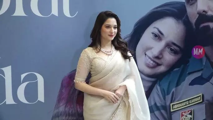 Tamannaah Bhatia वेदा गाने के लॉन्च पर सफेद साड़ी में दिखीं