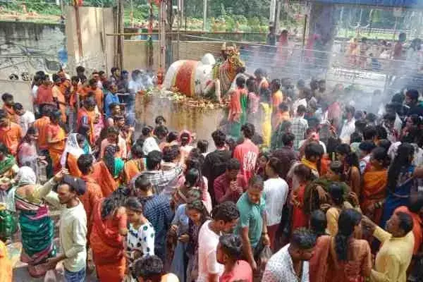 Goilkera : महादेवशाल धाम में जलाभिषेक करने दूर-दराज से पहुंचे श्रद्धालु