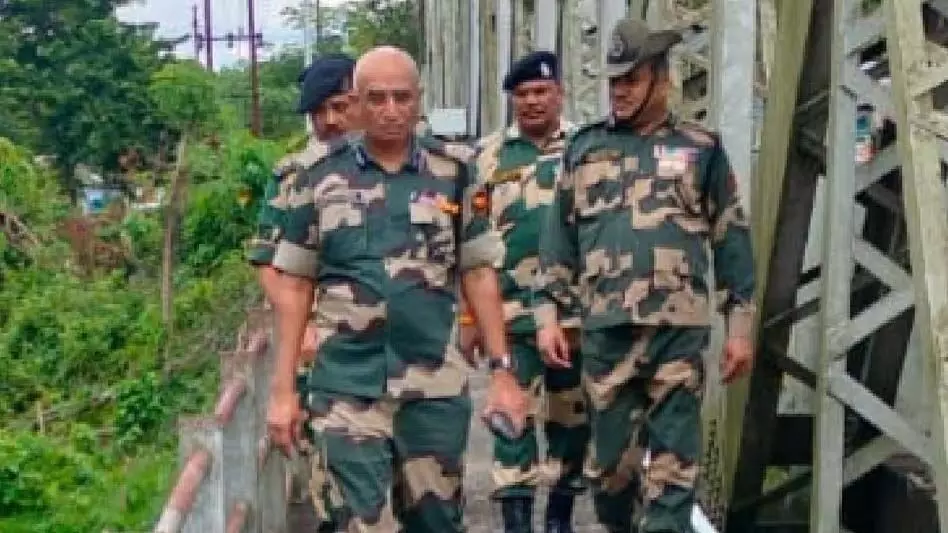 सीमा पर तनाव के बीच BSF आईजी ने त्रिपुरा के नदी घाटियों में सुरक्षा