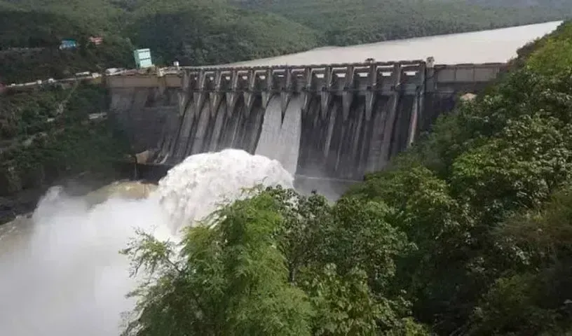 तुंगभद्रा Dam का गेट बह गया; श्रीशैलम और एनएसपी के अधिकारी अलर्ट पर