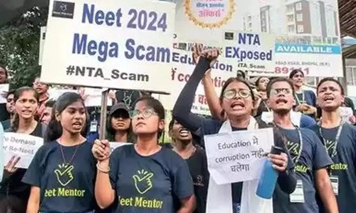 NEET की गड़बड़ी के कारण लाखों लोगों के सपने टूटे