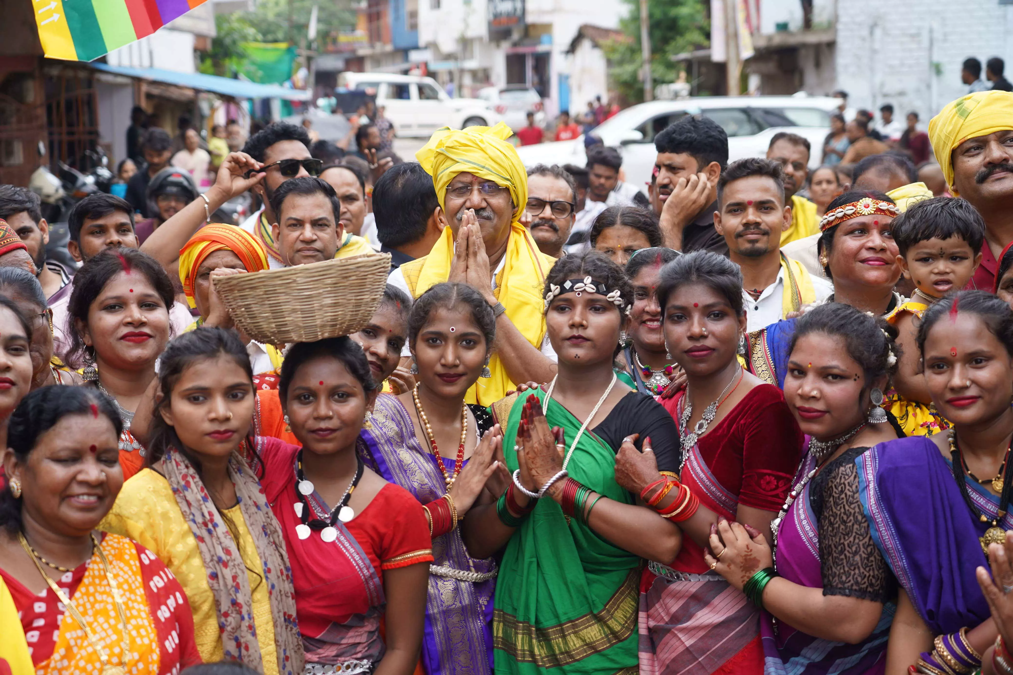 शोभा यात्रा में शामिल हुए MP बृजमोहन अग्रवाल