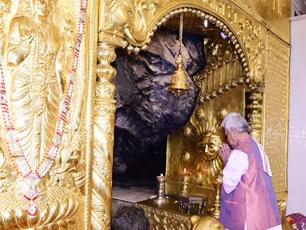 Manoj Sinha ने श्री माता वैष्णो देवी मंदिर में पूजा की, नई यज्ञशाला का उद्घाटन किया