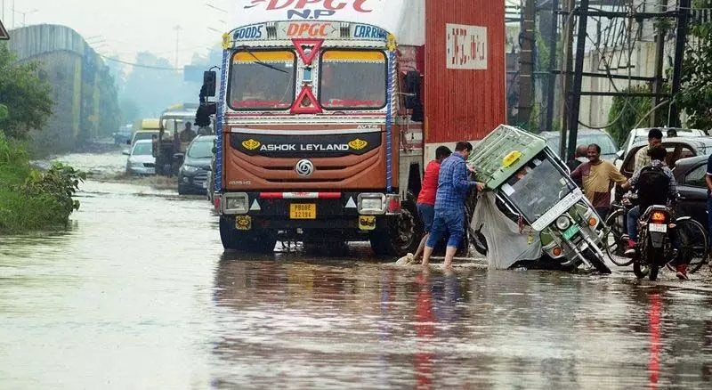 Jalandhar: गडकरी को पत्र लिखकर खराब होती सर्विस लेन और बुनियादी ढांचे का मुद्दा उठाया