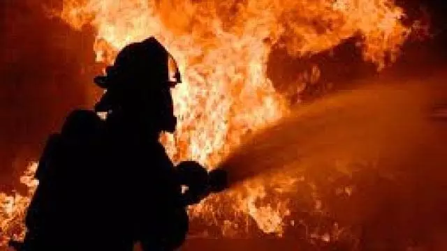 Fire: मकान में लगी भीषण आग, 14 लोग अस्पताल में भर्ती