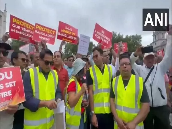 ब्रिटेन की संसद के बाहर विरोध प्रदर्शन, Bangladesh में हिंदुओं के खिलाफ हिंसा की निंदा