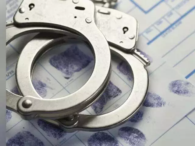 Hyderabad: धमकी और जबरन वसूली के आरोप में पुलिसकर्मी गिरफ्तार