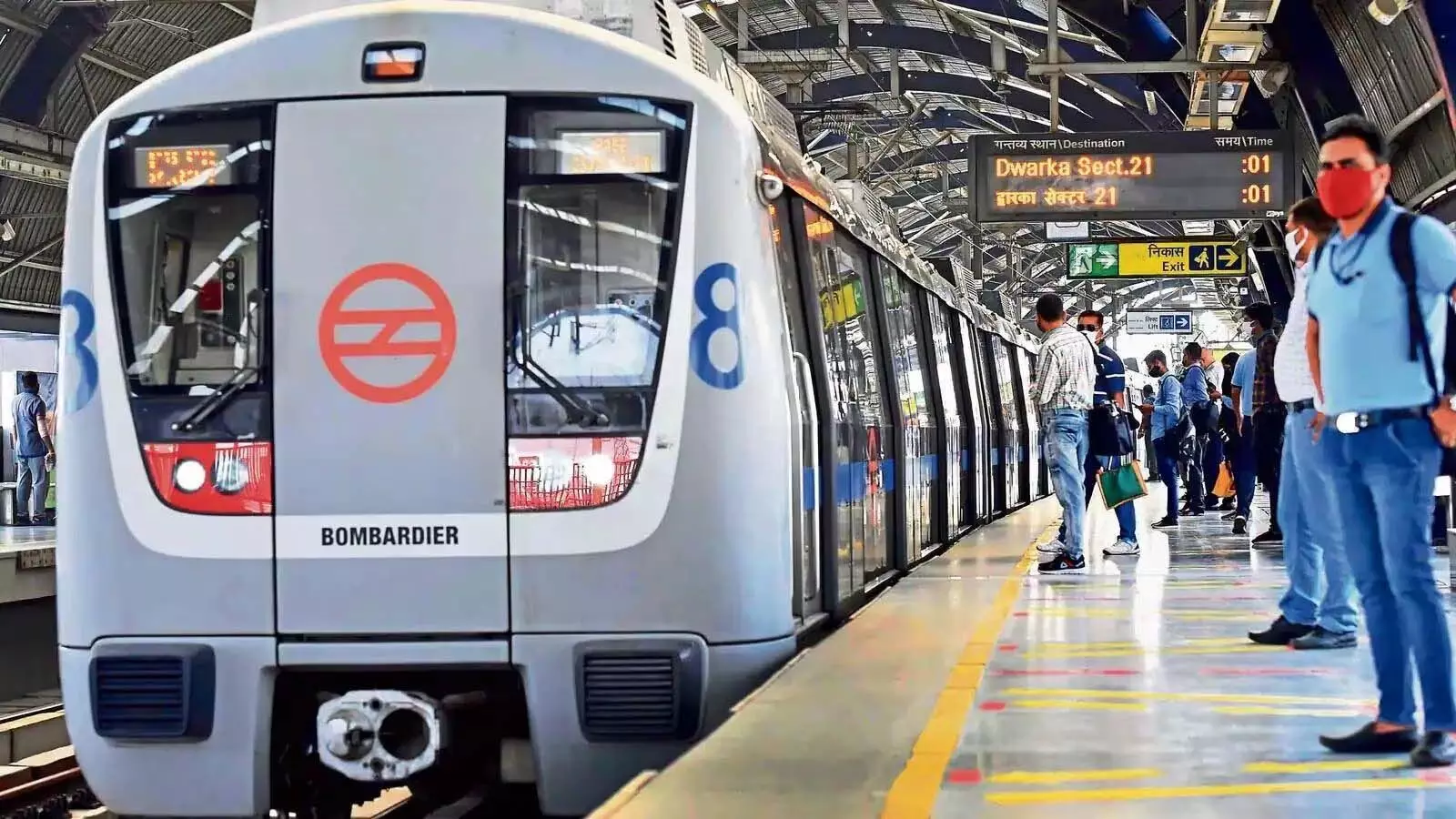 DMRC ने मेट्रो लाइनों के पास पतंग न उड़ाने की सलाह दी