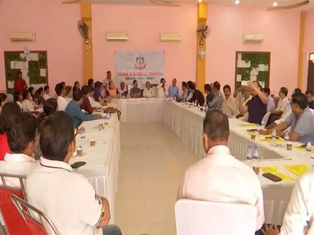 Jharkhand में डॉक्टरों और पैरामेडिकल स्टाफ के लिए बायोमेट्रिक प्रणाली का विरोध किया