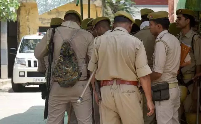 UP: यूपी पुलिस के सिपाही ने परिवार के सदस्य को जान से मारने की धमकी दी