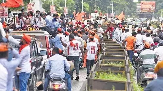 Activists: मराठा आरक्षण पर रुख स्पष्ट करें, कार्यकर्ताओं ने राजनीतिक दलों से कहा