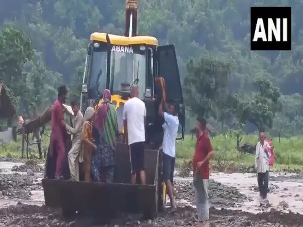 Himachal: मारकंडा नदी का जलस्तर बढ़ने के बाद नाहन में सात लोगों को बचाया गया