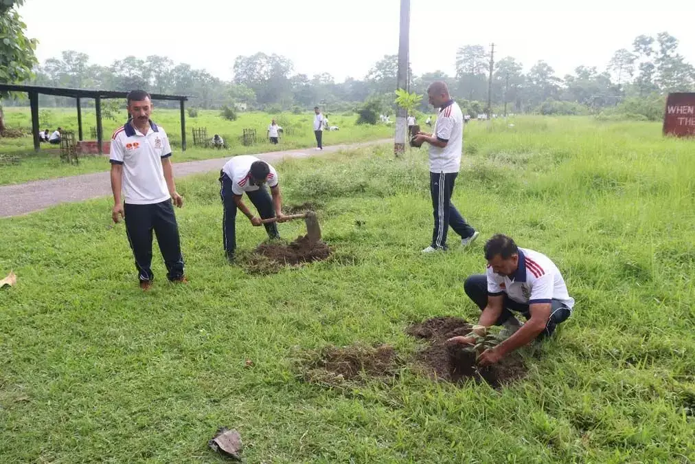 Assam राइफल्स ने सोनितपुर जिले में बड़े पैमाने पर वृक्षारोपण अभियान चलाया