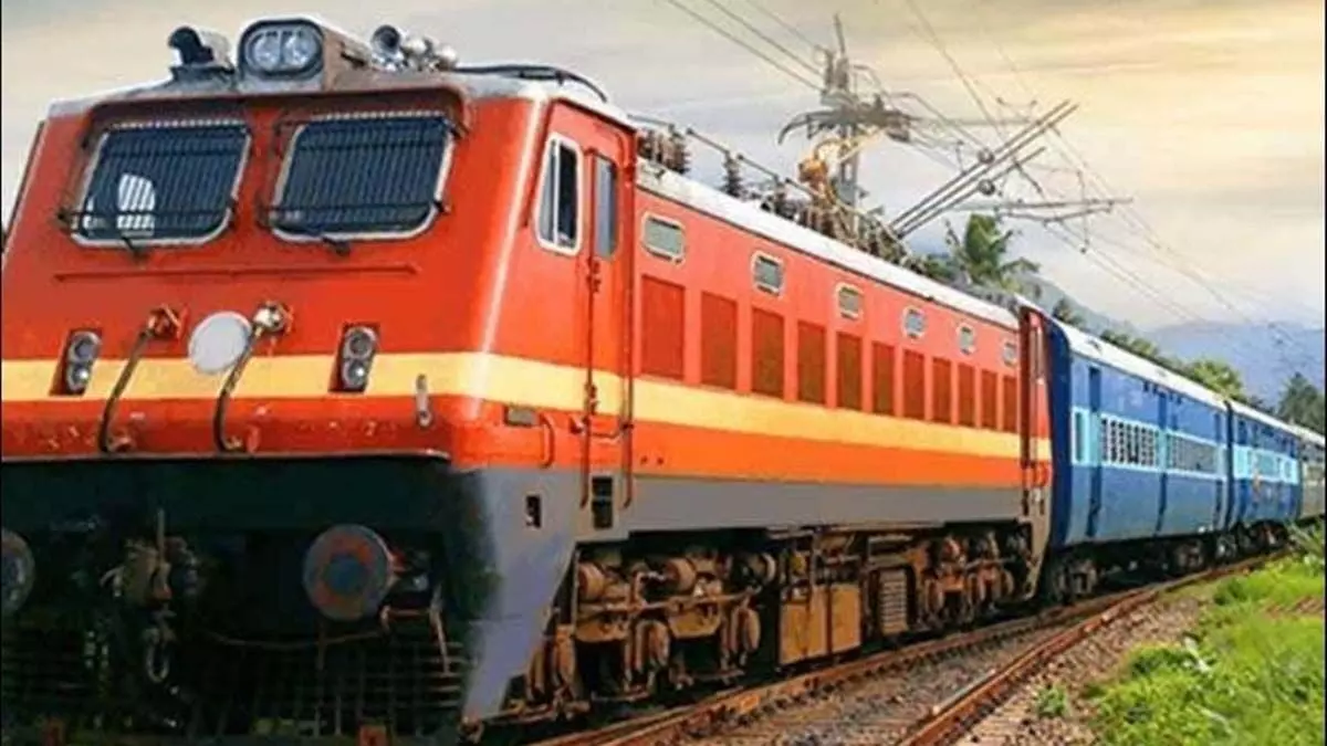 Railways ने रक्षाबंधन से पहले 22 के रूट बदले और 72 ट्रेनें कीं रद्द