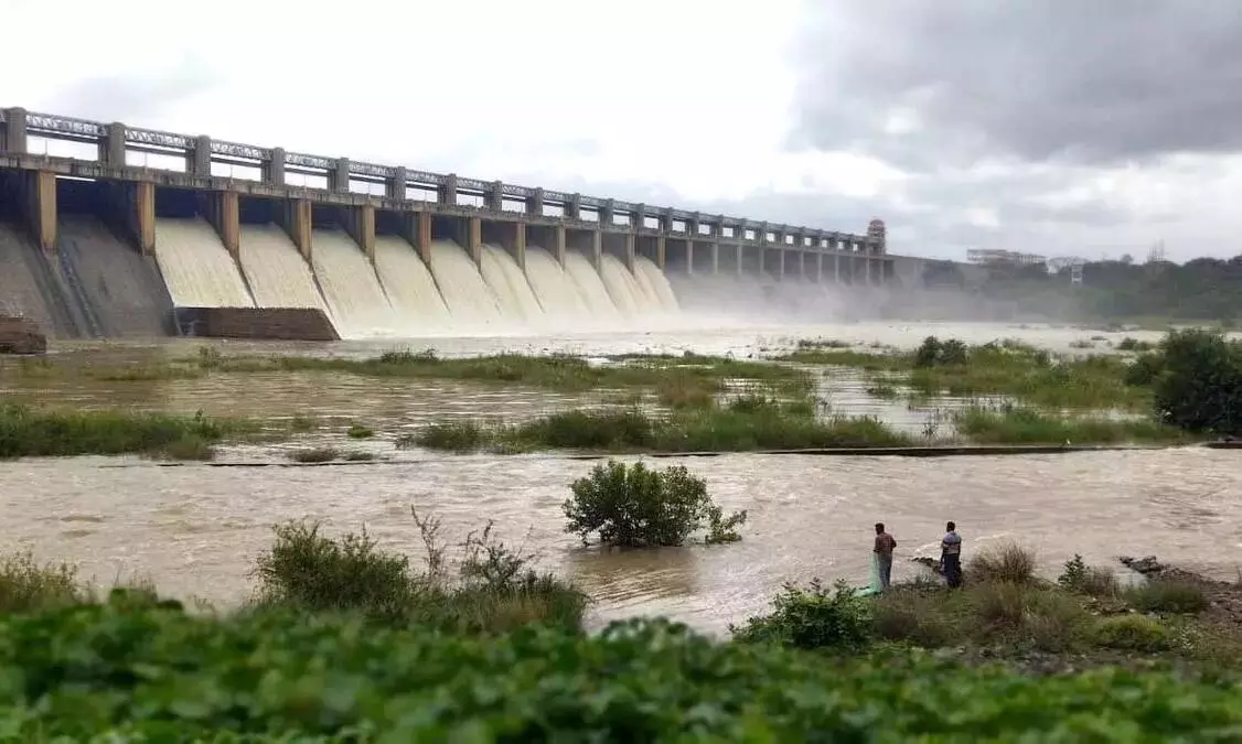 Tungabhadra बांध का गेट बह जाने के बाद मंत्री ने लोगों को चेताया