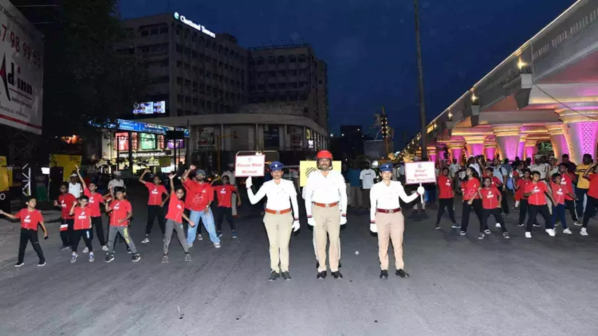 Chennai यातायात पुलिस ने फ्लैश मॉब का आयोजन किया