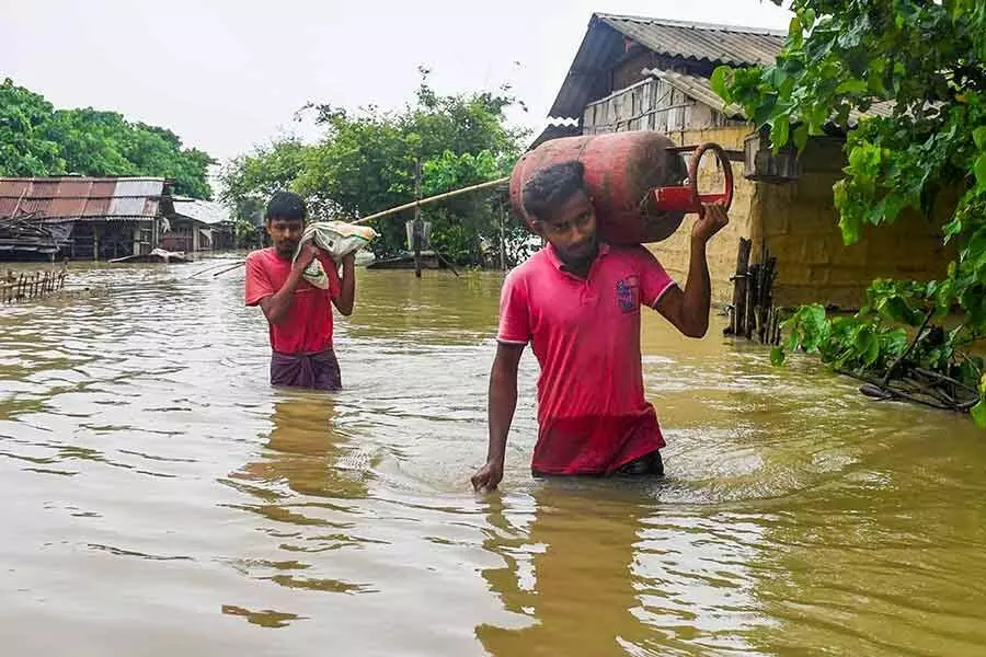 Weather Report: भारत में चरम मौसमी घटनाओं और बचाव उपायों के महत्व पर संपादकीय