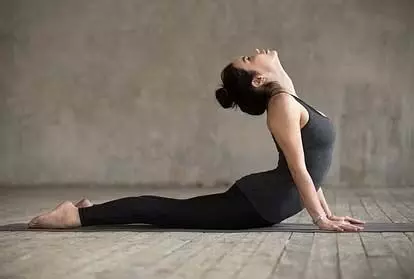 Yoga करने के लिए इस आसन के साथ करें शुरु