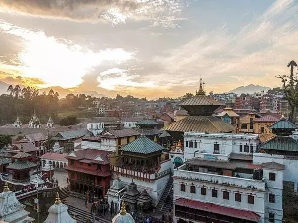 Nepal: श्रावण के आखिरी सोमवार को पशुपतिनाथ में उमड़े हिंदू श्रद्धालु