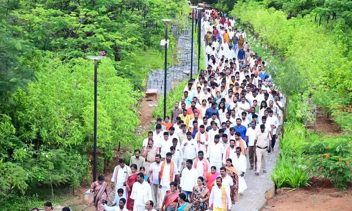 Yadadri में गिरि परिक्रमा को भारी प्रतिक्रिया